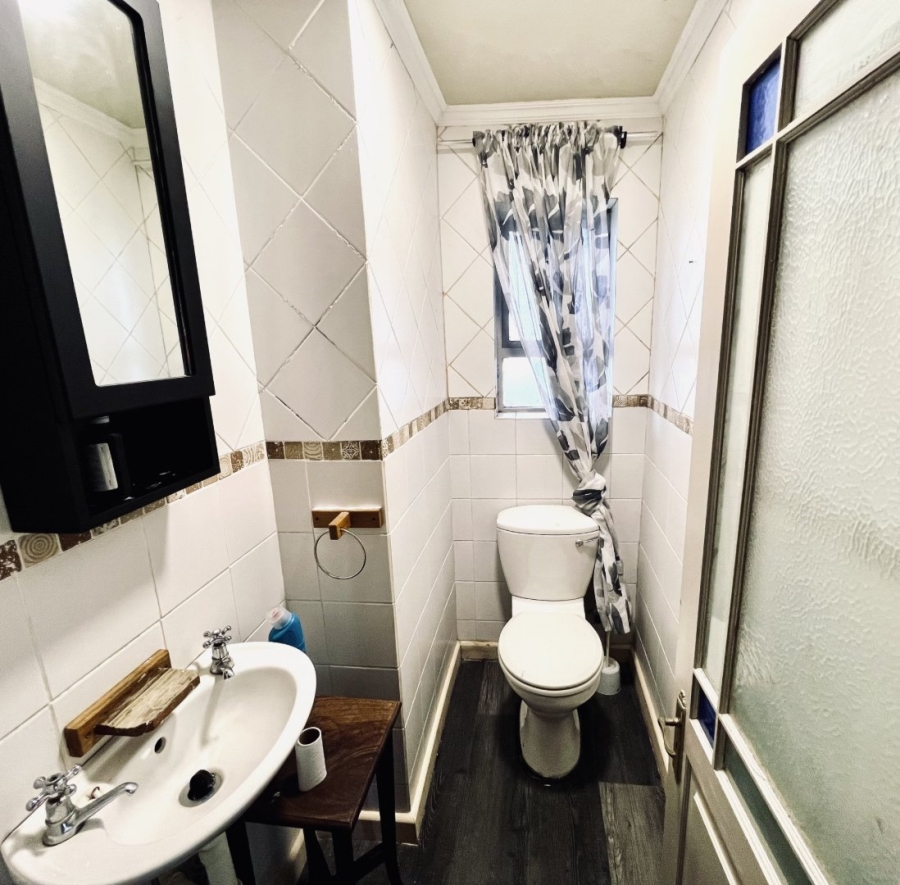 6 Bedroom Property for Sale in Herolds Bay Western Cape